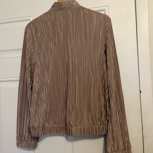 S. Levine pleated silk like bomber jacket - Picture 2 of 3